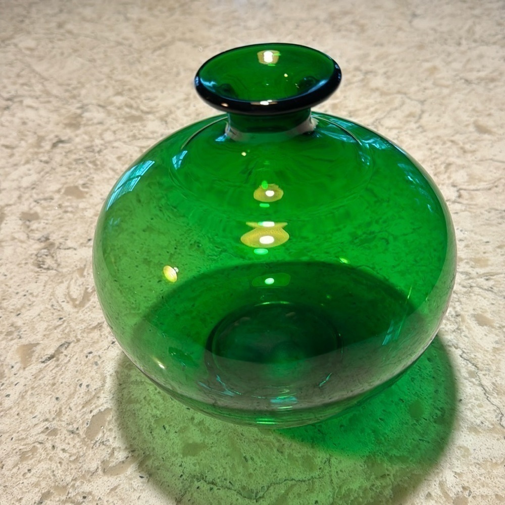 EMERALD GREEN~EMPOLI STYLE~HANDBLOWN GLASS VASE~BEAUTIFUL PIECE~PRE-OWNED 
~UTC